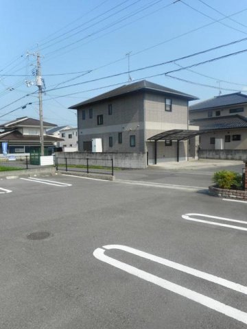 【福山市駅家町大字万能倉のアパートの駐車場】