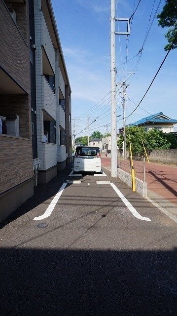 【マウンテンエミネンスIIIの駐車場】