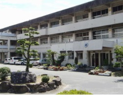 小学校　倉敷市立粒江小学校（小学校）まで394m