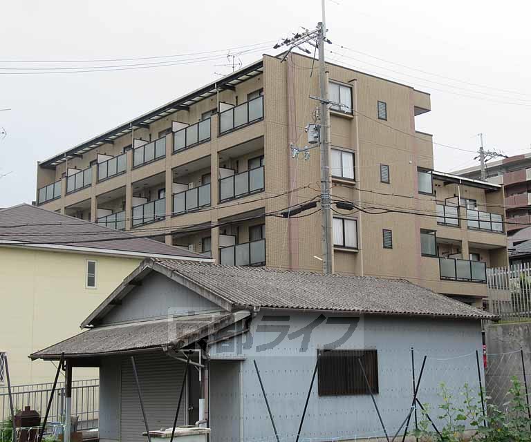 【枚方市伊加賀西町のマンションの建物外観】