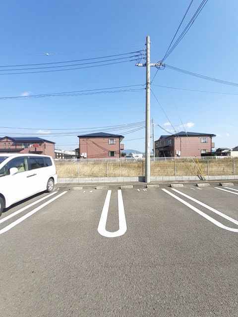 【御坊市湯川町小松原のアパートの駐車場】