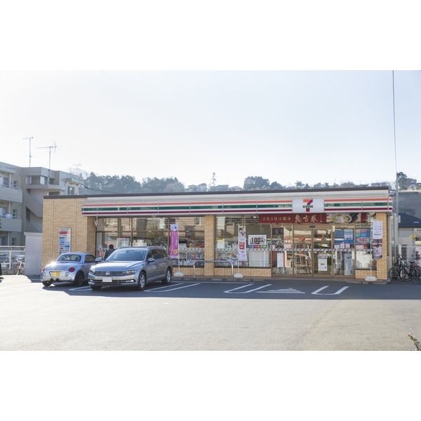 コンビニ　セブンイレブン　多摩明神橋通り店（コンビニ）まで304m