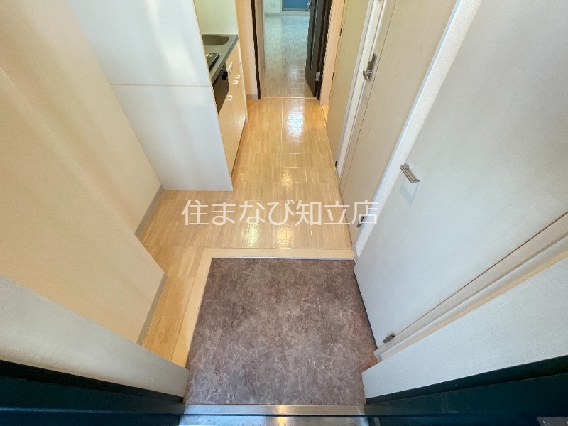 玄関　反転・同型別部屋写真