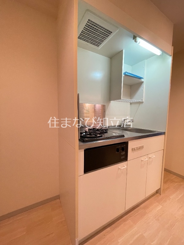 キッチン　反転・同型別部屋写真