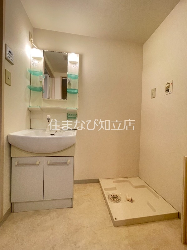 洗面設備　反転・同型別部屋写真