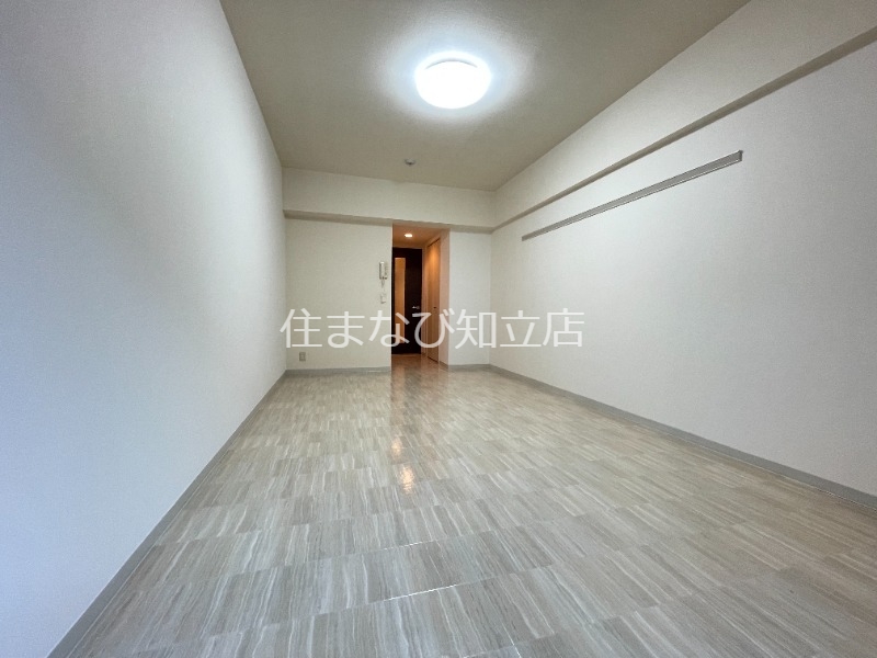 居室・リビング　反転・同型別部屋写真