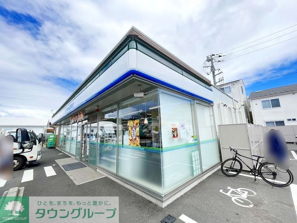 コンビニ　ファミリーマート鎌倉津店（コンビニ）まで1040m