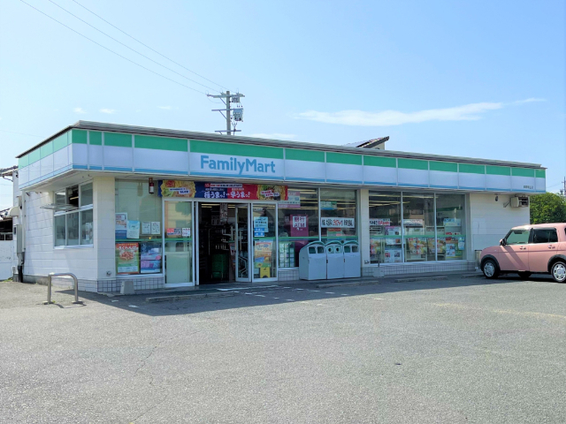 コンビニ　ファミリーマート鈴鹿千代崎店（コンビニ）まで124m