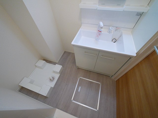 洗面設備　ゆったりとスペースのある洗面所