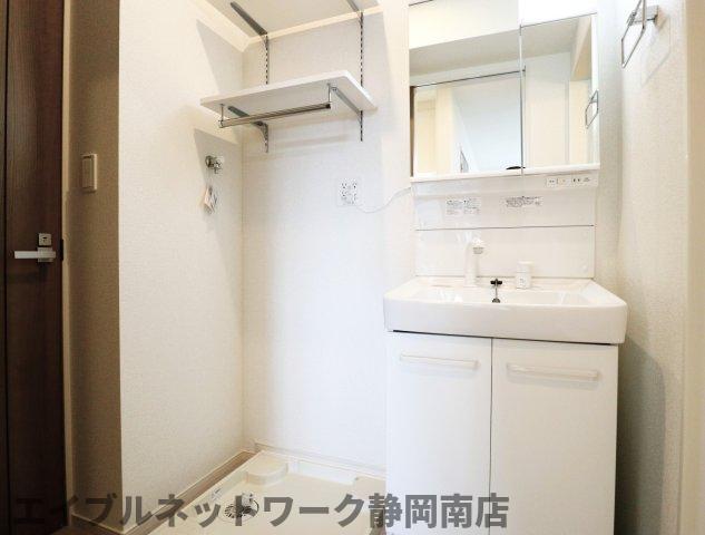 洗面設備　脱衣スペースもあります