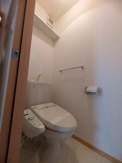 トイレ　同物件別号室の写真