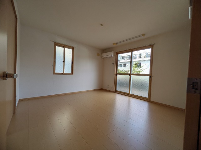 居室・リビング　同物件別号室の写真