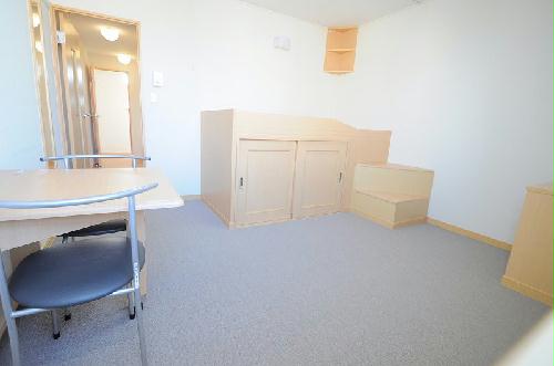 キッチン　折りたたみ可能テーブル付き