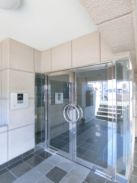 エントランス　オートロック付きで部外者シャットアウト♪