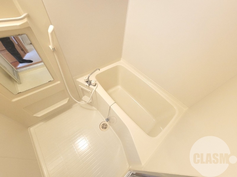 バス・シャワールーム　キレイにリフォームされています♪