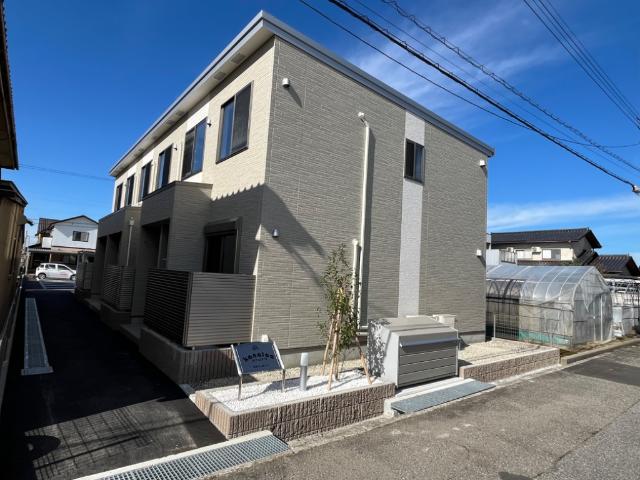 富山市神通本町新築アパートの建物外観
