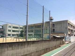 小学校　岸和田市立八木南小学校（小学校）まで960m