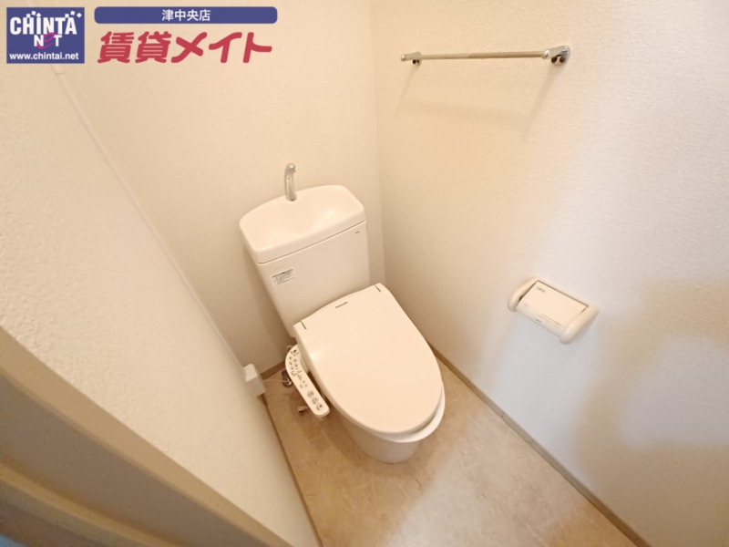 トイレ　同物件別部屋の写真