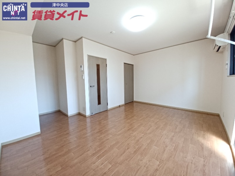居室・リビング　同物件別部屋の写真