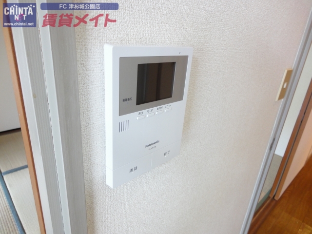 セキュリティ　テレビ付きモニターホン付きです。