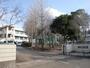 小学校　沼津市立愛鷹小学校（小学校）まで976m