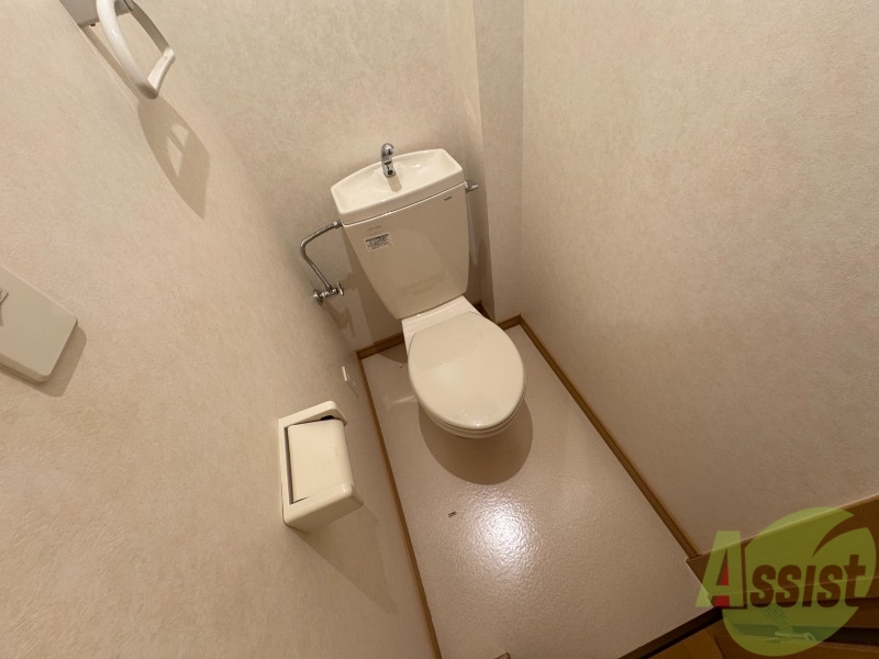 トイレ　こちらはトイレです。清潔感があり、安心して使用できます。