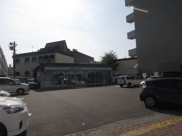 コンビニ　ファミリーマート（コンビニ）まで90m