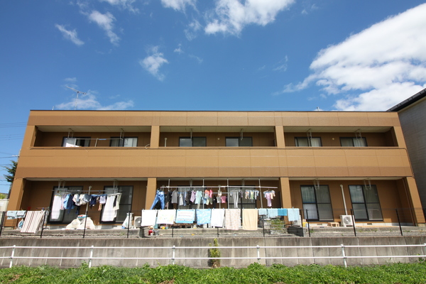 建物外観　広々なバルコニー☆