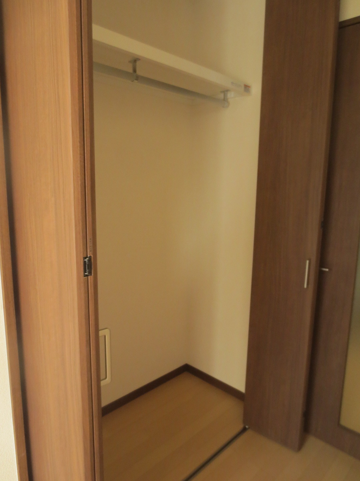 収納　一人暮らしにちょうどいいサイズのクローゼットです！