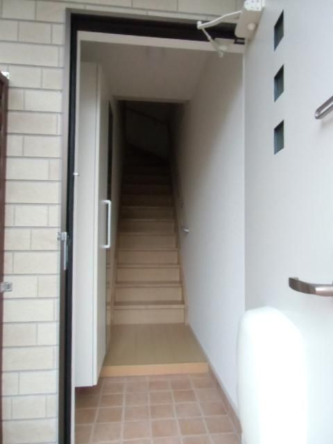 玄関　★築浅　更新料不要★
