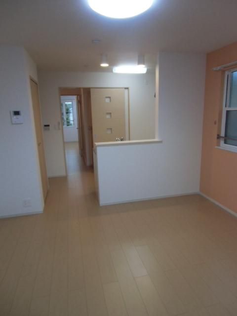 居室・リビング　★築浅　更新料不要★