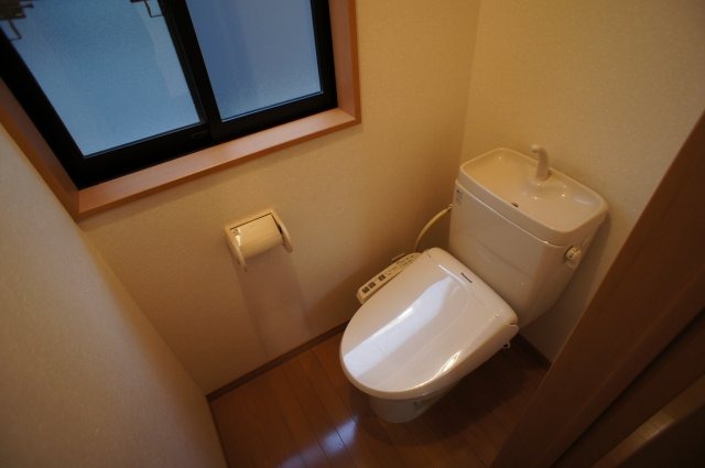 トイレ　温水洗浄便座