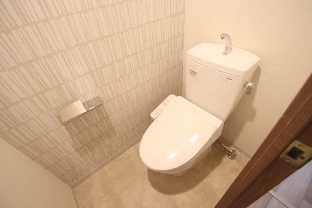 トイレ　※別室の参考写真の為、現況優先です。