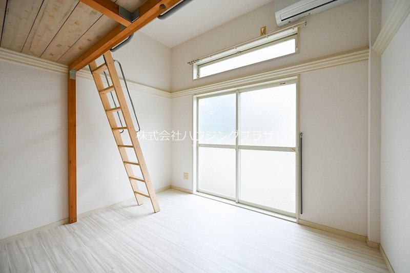 居室・リビング　室内