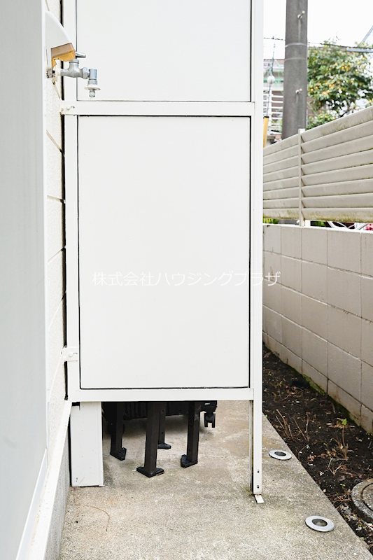 洗面設備　洗濯機置場（室外）