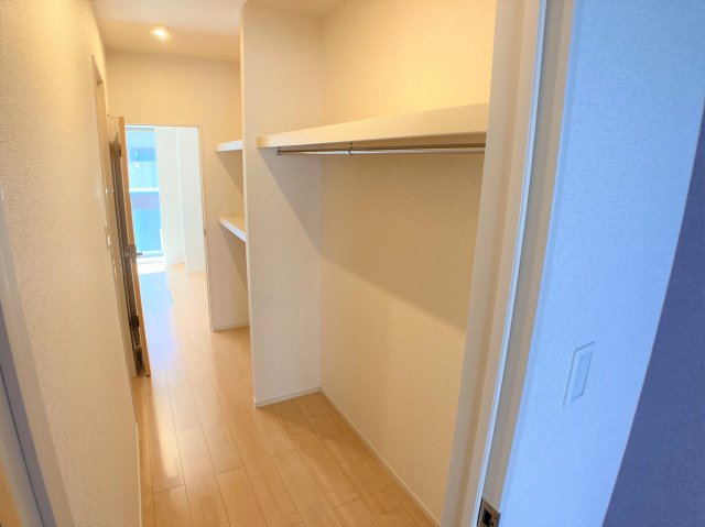 収納　別部屋の写真を反転させたものになります。