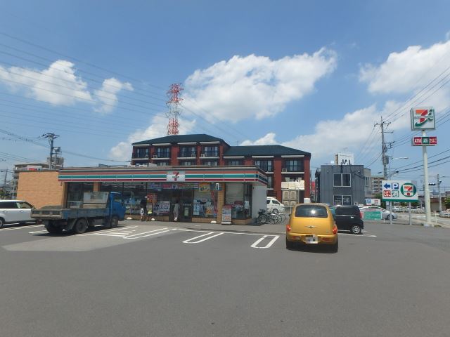 コンビニ　セブンイレブン（コンビニ）まで330m