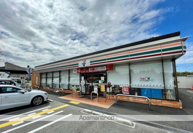 コンビニ　セブンイレブン（コンビニ）まで896m