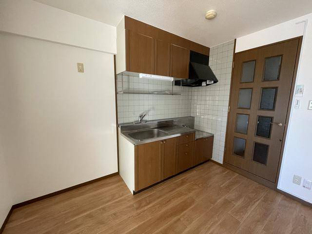 キッチン　シックなキッチンスペース