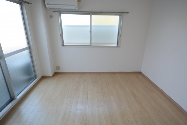 居室・リビング　エアコン付きで初期費用を抑えれます♪！