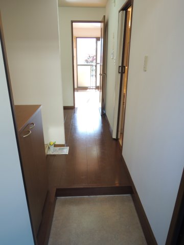 玄関　南向き日当り良好物件【エスパシオ】