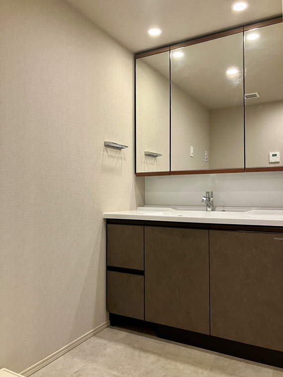 洗面設備　使いやすい洗面所です