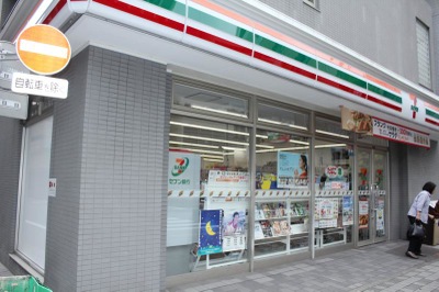コンビニ　セブンイレブン日本橋人形町3丁目店（コンビニ）まで73m