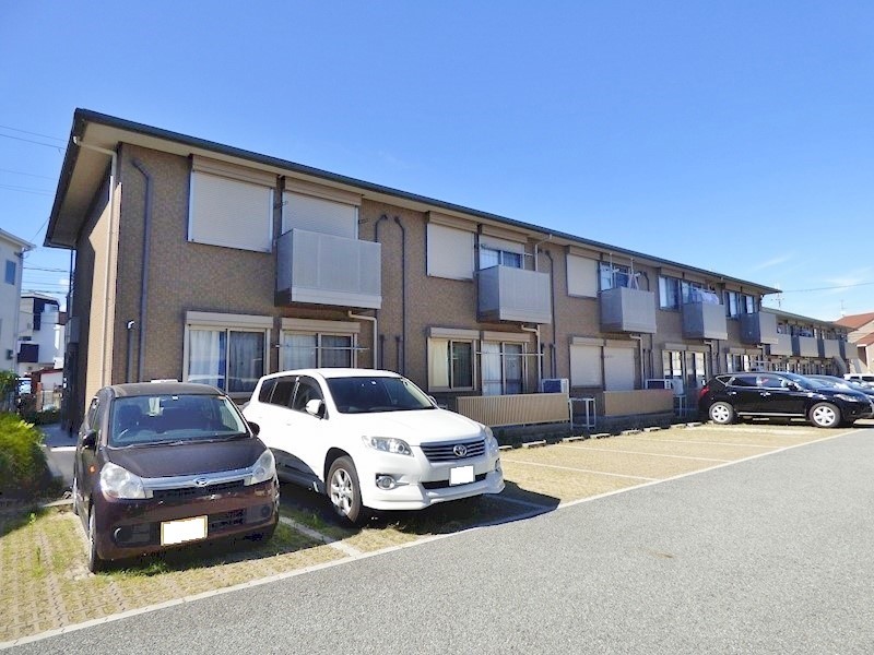 建物外観　なんと駐車場無料1台付。