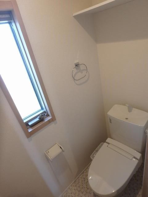 トイレ　反転間取参考写真