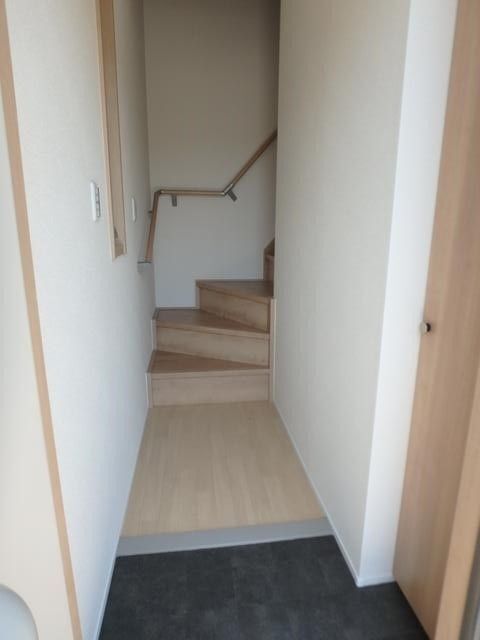 玄関　反転間取参考写真