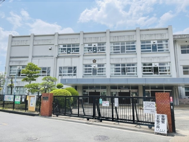 小学校　加茂小学校（小学校）まで1300m