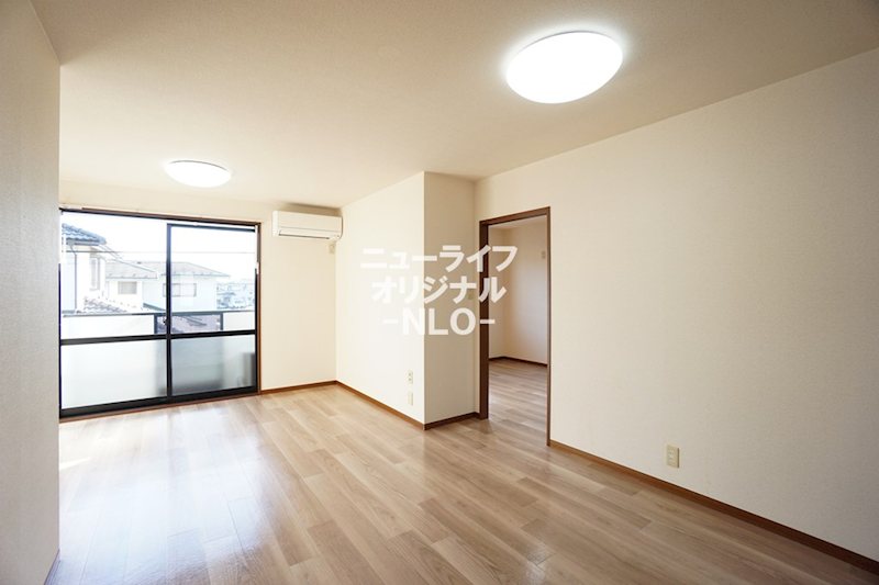 居室・リビング　南向きで日当りが良く明るいリビング。