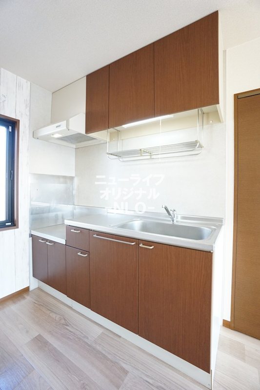 キッチン　窓付きキッチンで明るく換気も出来ます。