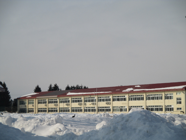 小学校　幕別町立札内北小学校（小学校）まで835m